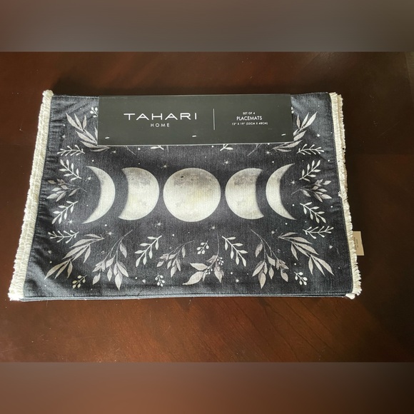 TAHARI HOME NWT Set Of 4 Celestial Moon Phases Fabric Placemats Size 13” x 19” - Picture 1 of 11